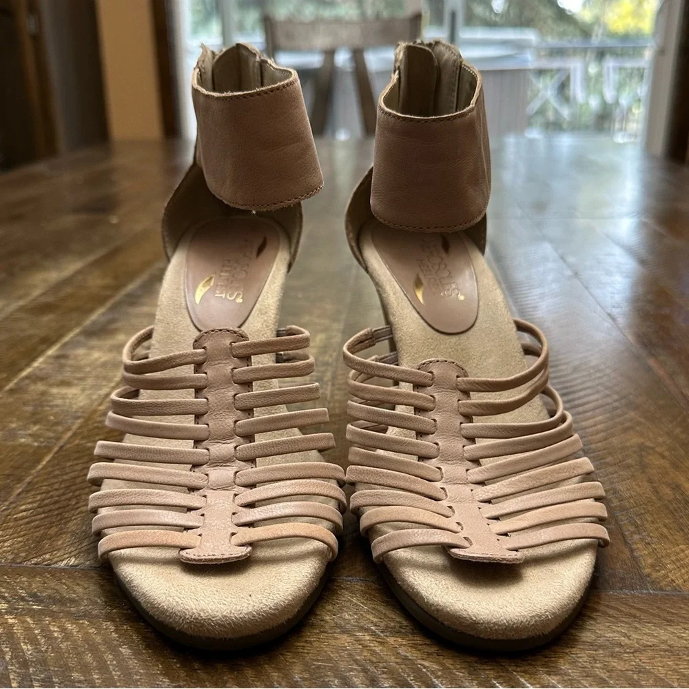 Aerosoles Heelrest Los Vegas Leather Strappy Wedge Sandal, Size 7.5
